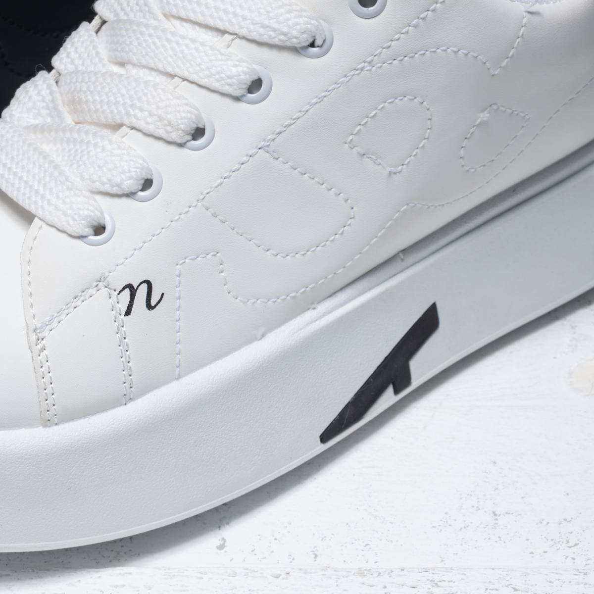 AJEKKE Sneakers – DAV3
