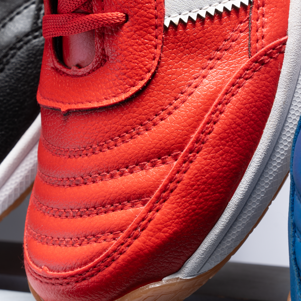 AD Mundial Sneakers.