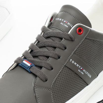 TO Sneakers V25