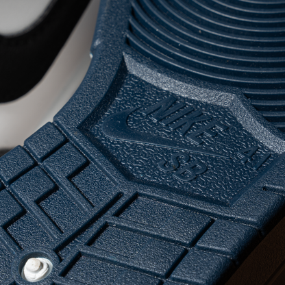 NK V2 Sneakers